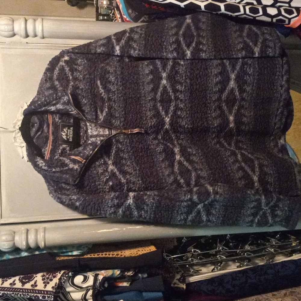 Alpine Men's Sherpa XL pullover sweater  black,gray print $25.00 like new
